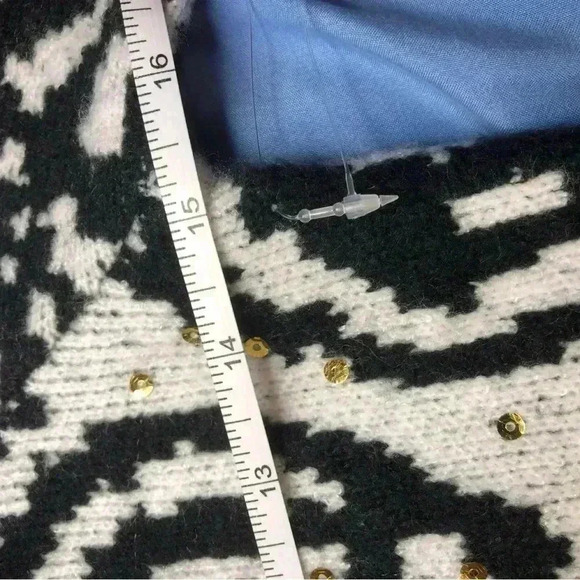 VENUS  Women’s size Small - Picture 13 of 13